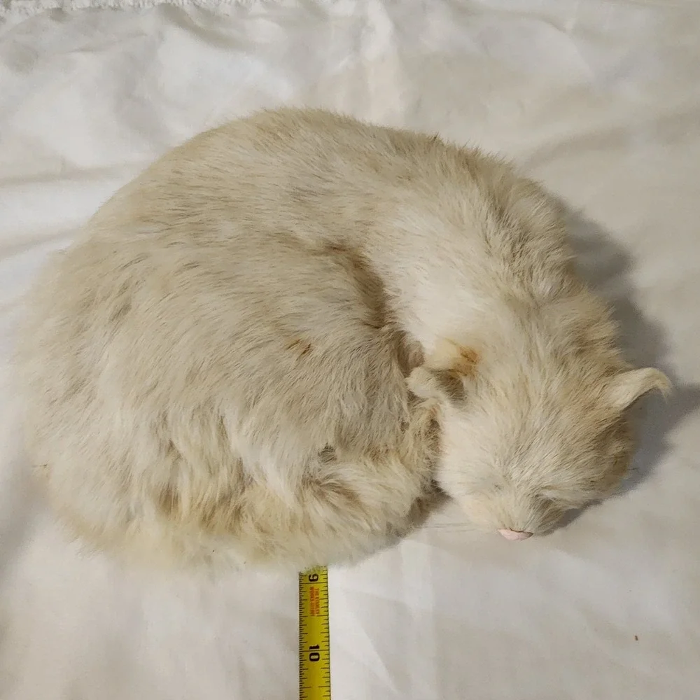 Realistic White Sleeping Cat in Basket Figurine Soft Real Feel Fur. SEE PHOTOS‎